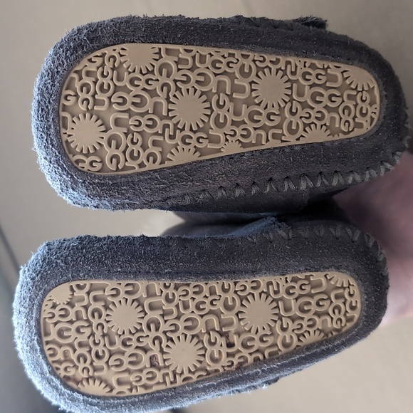 Toddler UGG moccasins - Picture 3 of 4